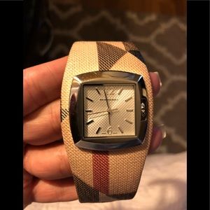Burberry Watch BU4050